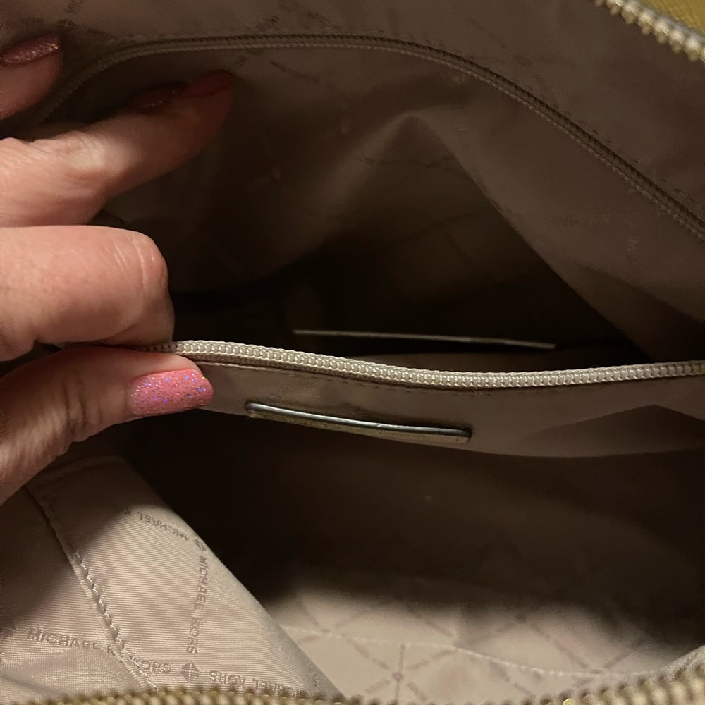 Micheal Kors hand bag - Picture 6 of 12